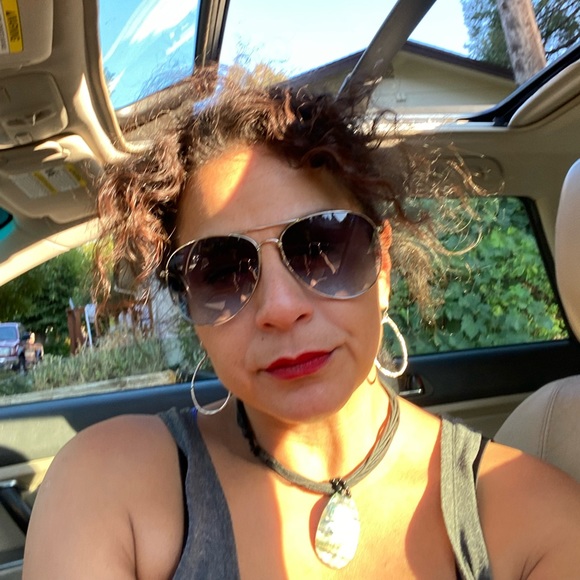 Meet your Posher, Eva - Picture 2 of 14